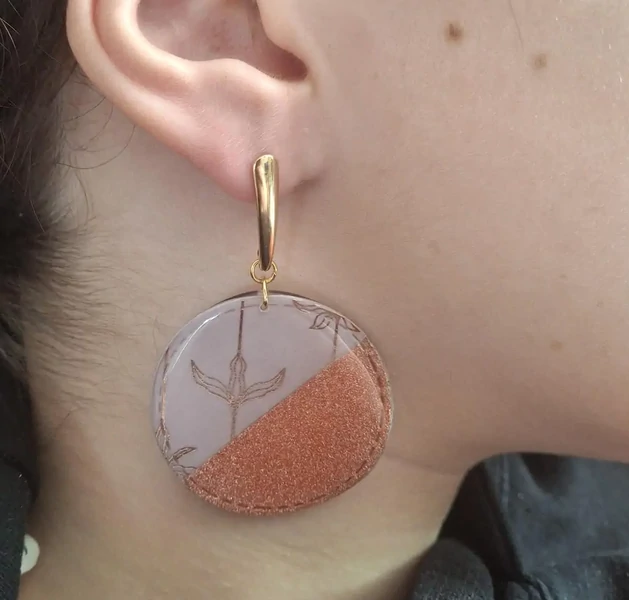 Boucles d'oreilles en papier résiné