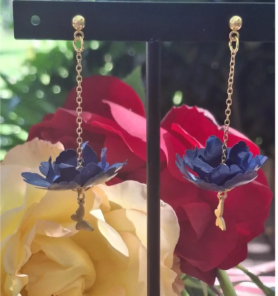Boucles fleurs bleues
